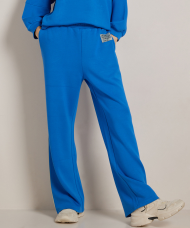 wide fit broek label