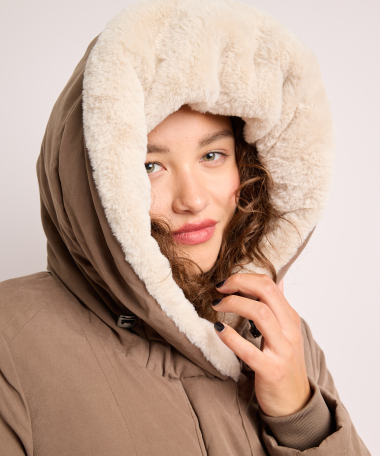 jas met faux fur capuchon