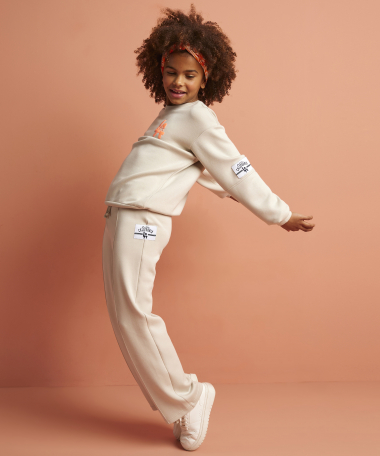 wide fit broek label