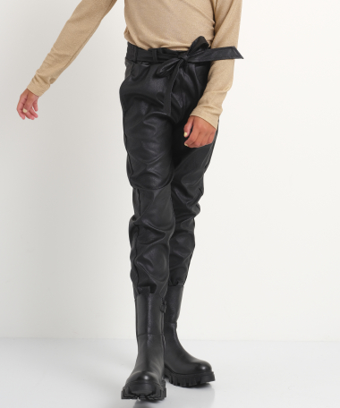 Lederlook broek met strikceintuur