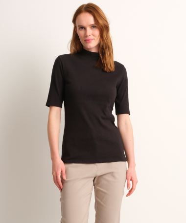 uni t-shirt turtleneck
