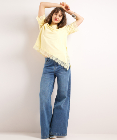 t-shirt met kant en asymmetrische rand