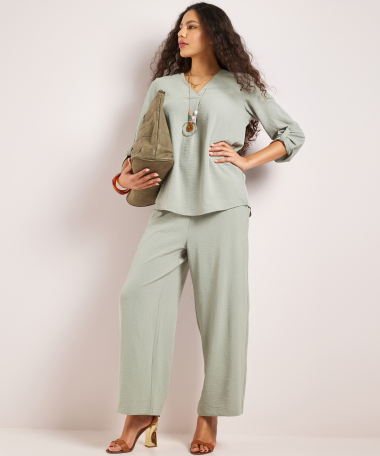 top met v-hals en ketting