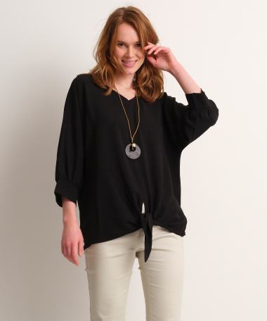 top met knoop en ketting