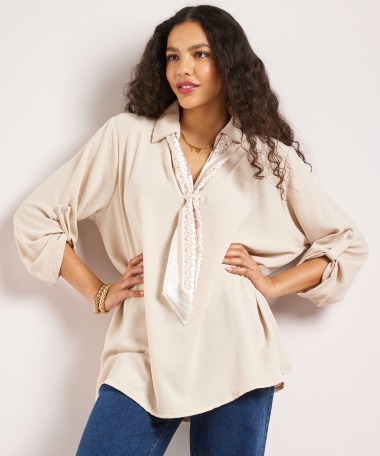 top met ophaalmouw en sjaal