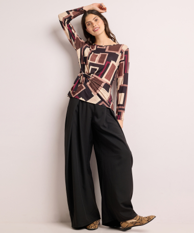 top met print en strik