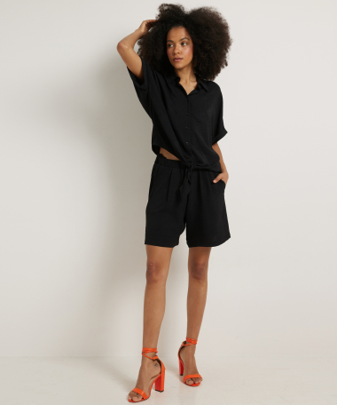 korte blouse met knoopdetail