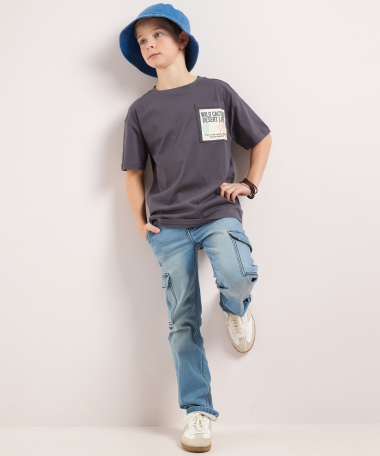 t-shirt met borstzakje en backprint