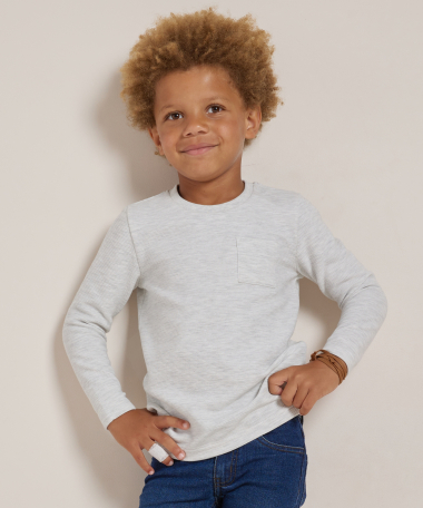 basic top met borstzakje
