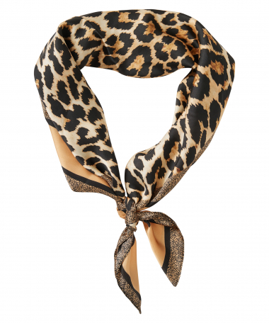 modesjaal met panterprint 
