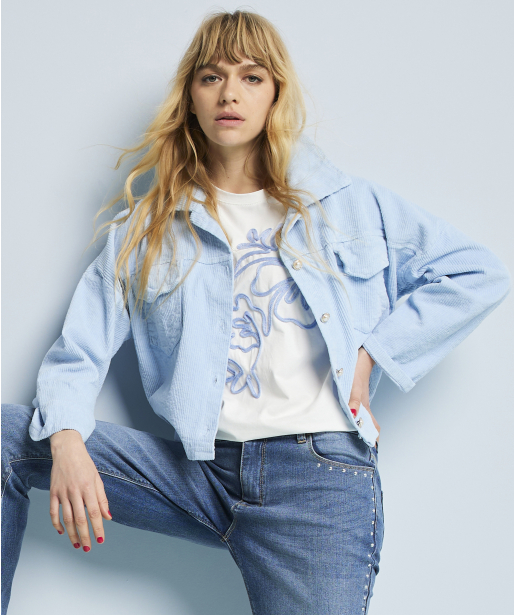 blauw jasje met ribbelstructuur