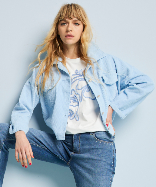blauw jasje met ribbelstructuur