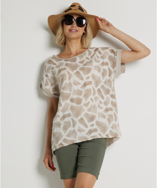 t-shirt giraffe print
