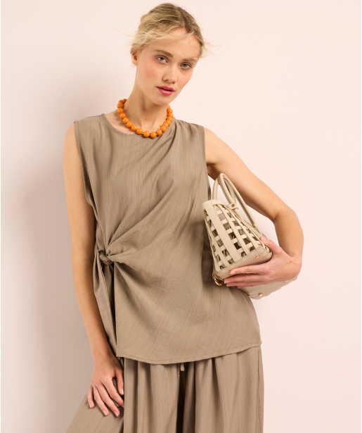 top met knoopdetail