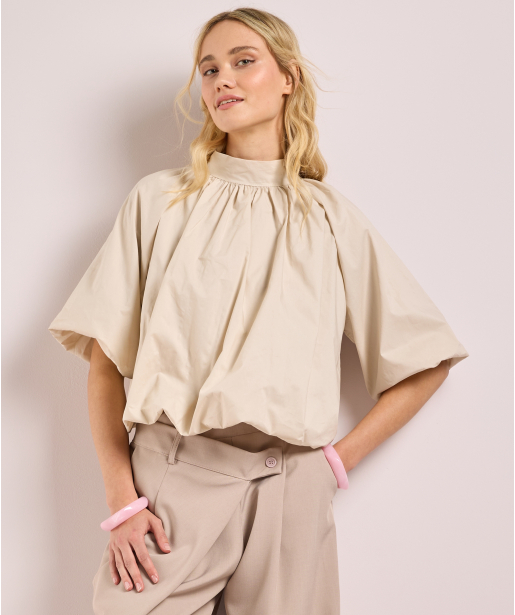 korte blouse met pofmouwen