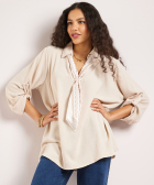 top met ophaalmouw en sjaal