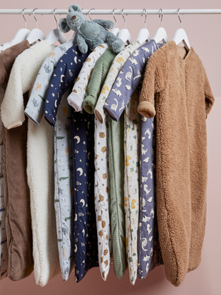 verschillende kleuren en prints baby slaapzakken